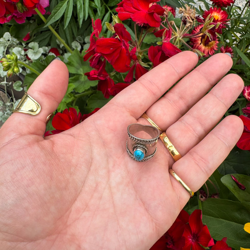 STERLING & TURQUOISE 1970S SOUTHWESTERN BOHO WIDE BAND RING