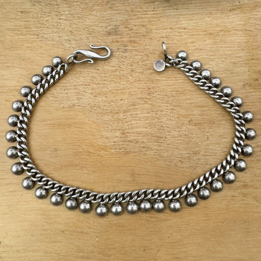 SHE HAD RINGS ON HER FINGERS & BELLS ON (CLOSE TO) HER SHOES