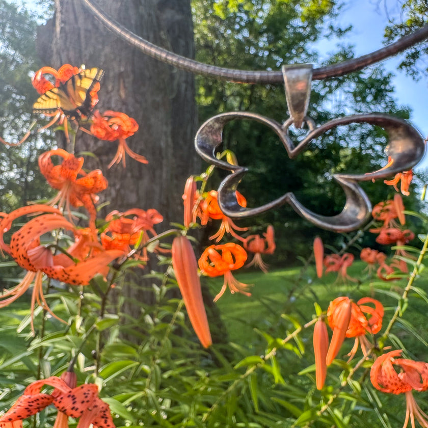 MODERNIST BUTTERFLY DREAMZ