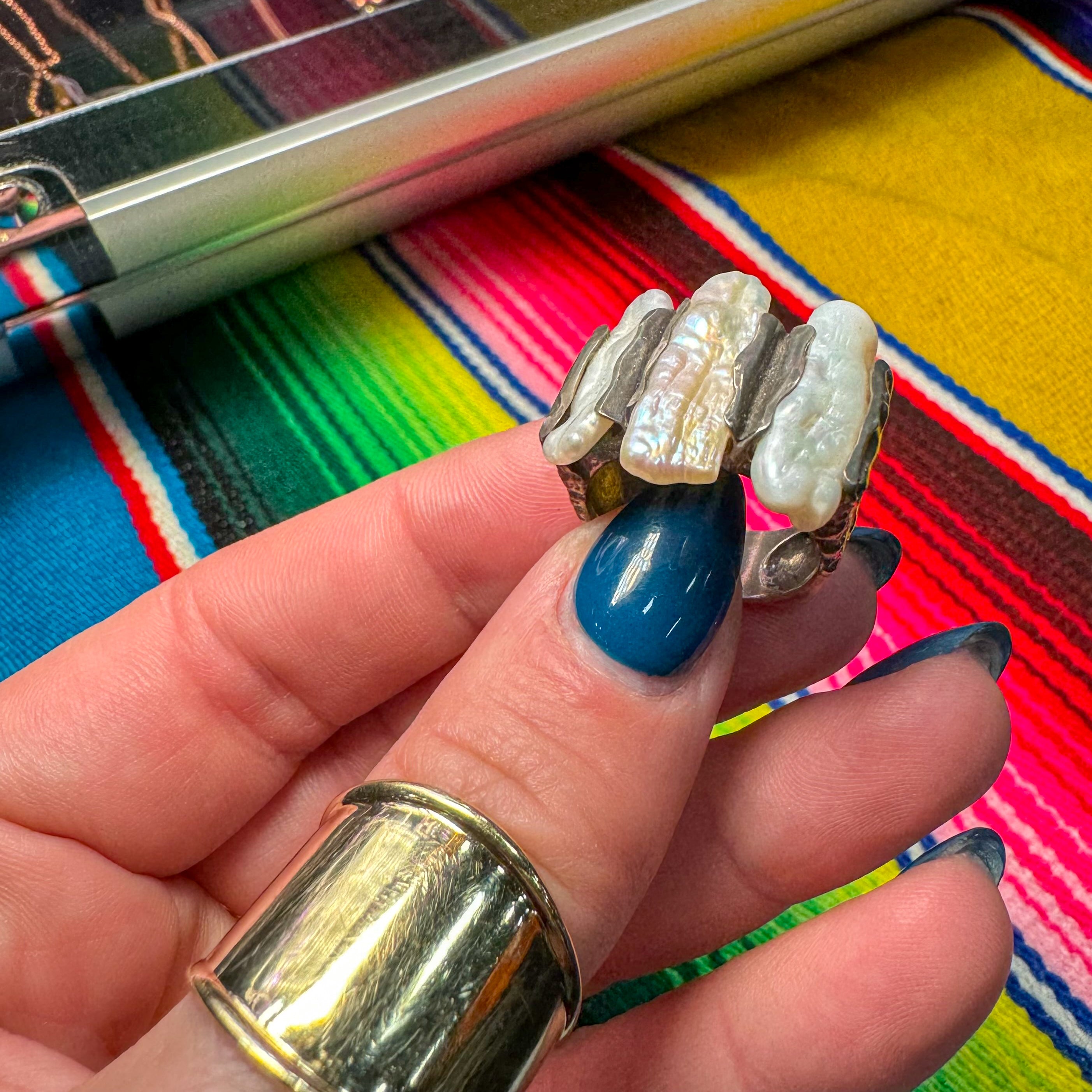 VINTAGE STERLING SILVER BAROQUE PEARL WIDE BAND RING