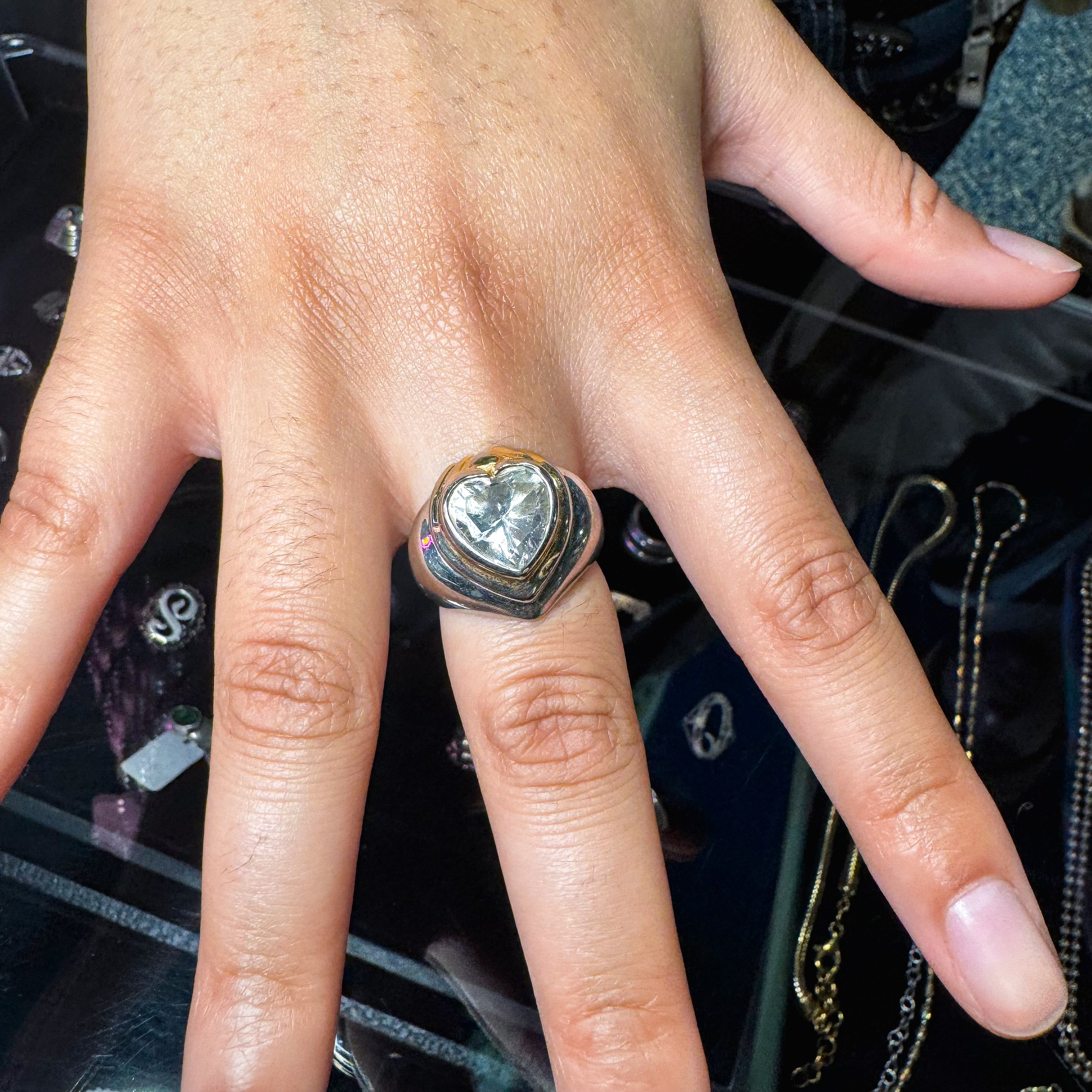 VINTAGE STERLING SILVER TWO TONE HEART STONE STATEMENT RING