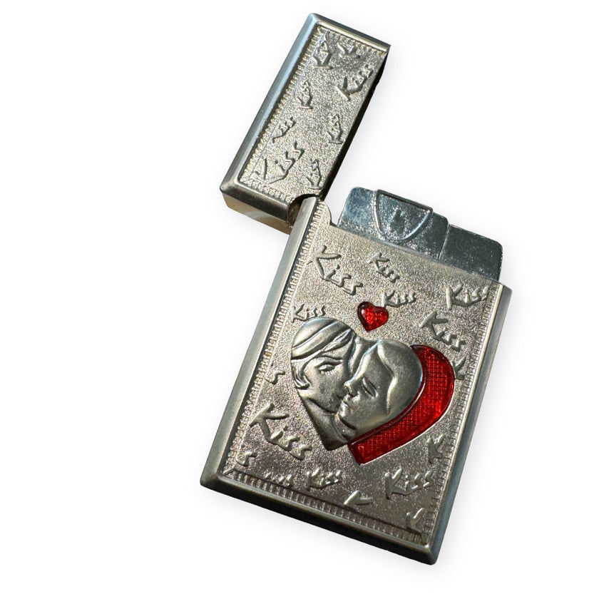 VINTAGE '60s SILVER-TONE KISSING COUPLE HEART LIGHTER