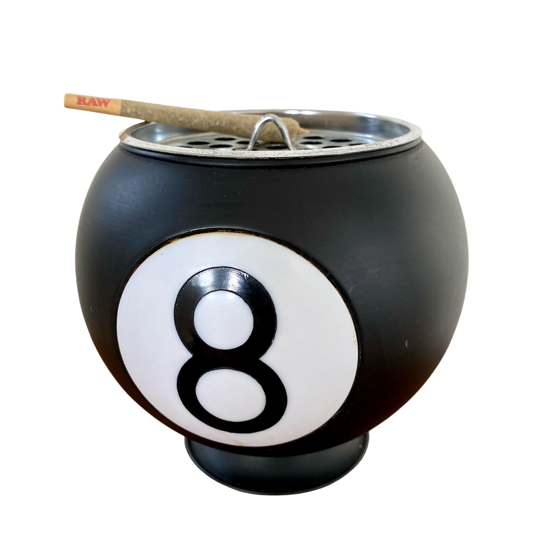 MAGIC 8 BALL ASHTRAY