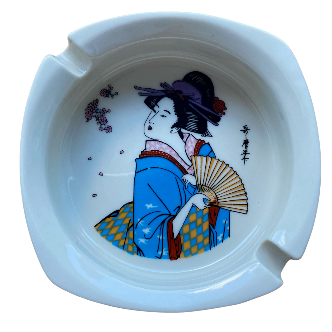 GEISHA W/ FAN ASHTRAY