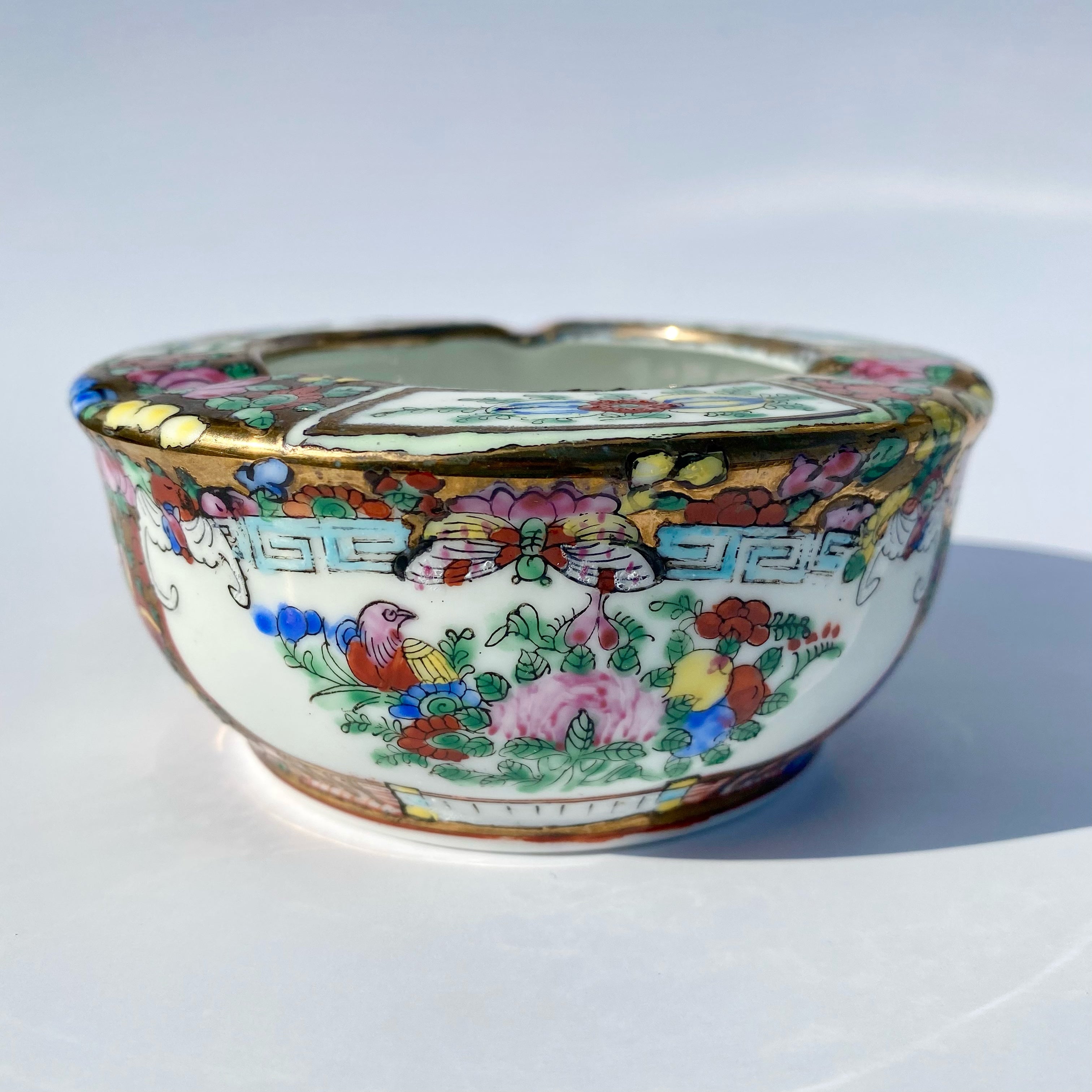 HAND-PAINTED CHINESE ASHTRAY