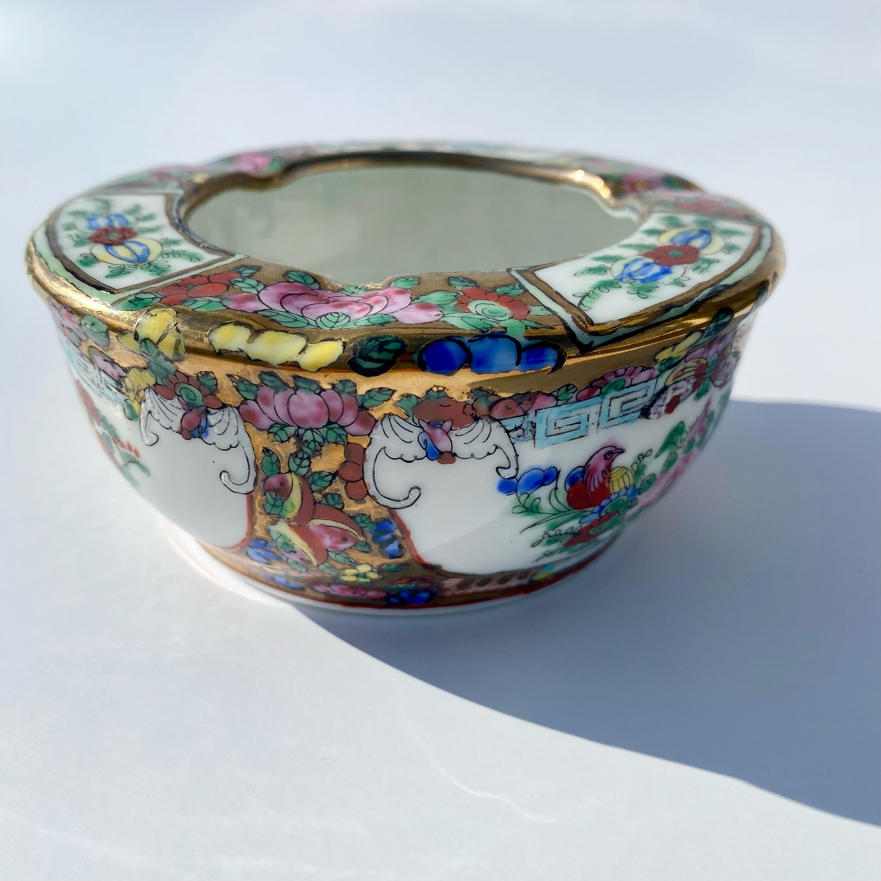 HAND-PAINTED CHINESE ASHTRAY